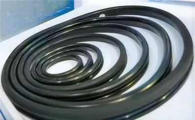 Różnice pomiędzy pierścieniami gumowymi a uszczelkami kołnierzowymi wykonanymi z różnych materiałów